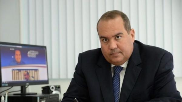 "Eu vivi para ver a base do PT aprovar a privatização da Embasa", ironiza Sandro Régis