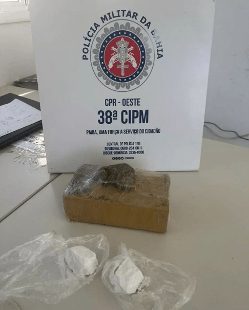 Suspeito de tráfico é preso durante blitz da PM na BR-430 em Riacho de Santana.