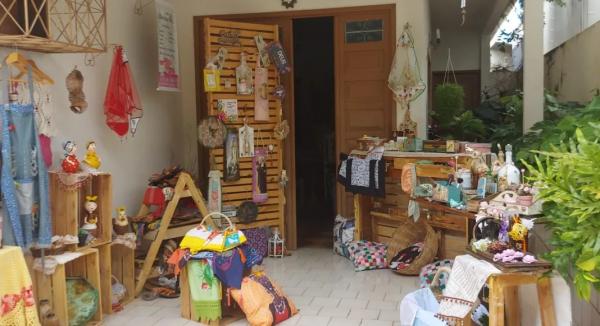 Três de mulheres unidas pela arte geram renda com produção de artesanato em Guanambi.