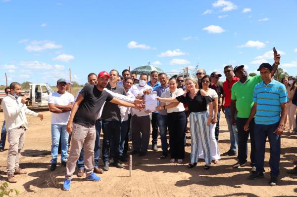 Após luta de Ivana, Charles e Gimmy dada a ordem de serviço para construção da Escola em Tempo Integral em Malhada.