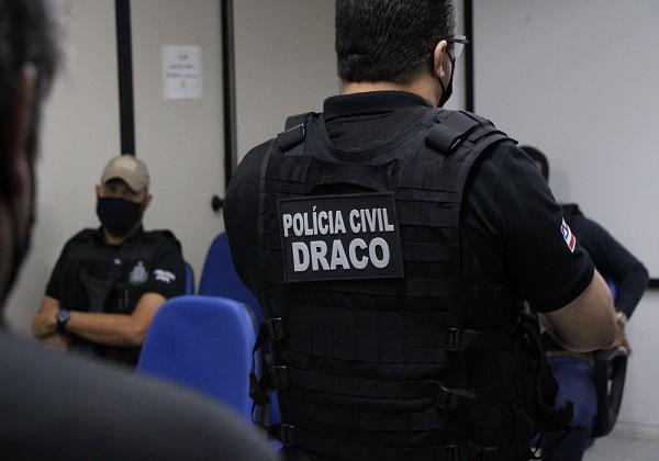 Polícia desmonta esquema que pagava R$ 50 mil por entrada de celular em presídio.
