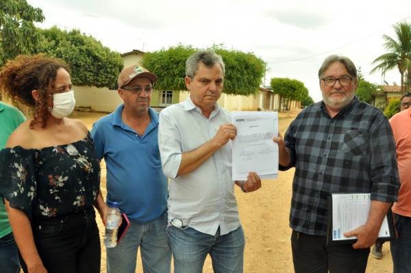 Prefeito Dr. Pedro anuncia início das obras de pavimentação no Núcleo III em Sebastião Laranjeiras.