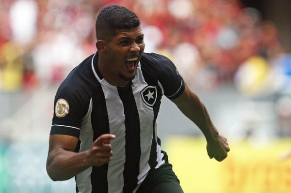 Botafogo vence Flamengo com gol de Erison.
