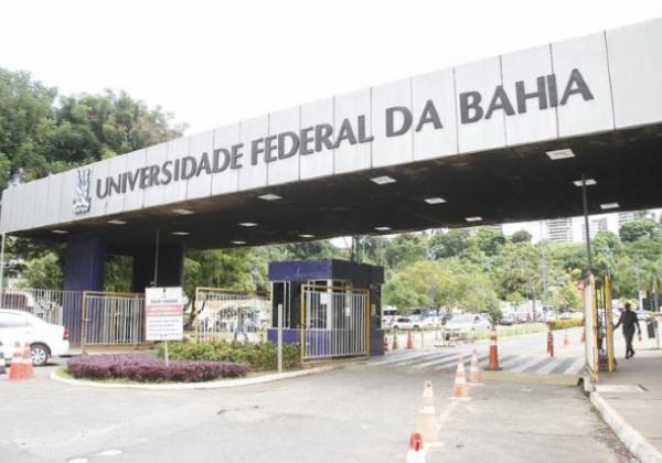Cobrança de mensalidades em universidades públicas é retirada de pauta na CCJ.
