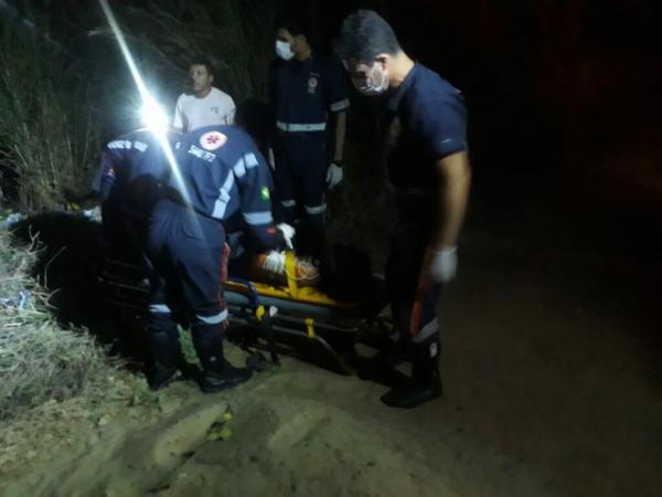 Colisão envolvendo caminhonete e moto deixa uma pessoa ferida BA-573 em Guanambi.