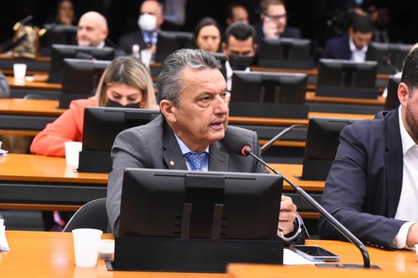 Deputado Charles Fernandes encaminha demandas à órgãos federais e aborda temas de interesse da região no Plenário da Câmara.