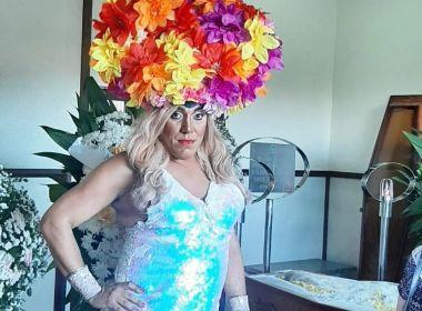 Drag queen de Salvador é contratada para animar velório de idosa.