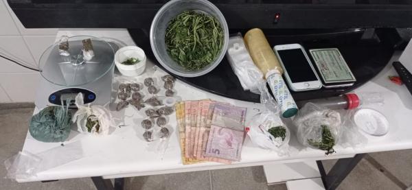 GUANAMBI: Polícia Militar prende indivíduo por tráfico de drogas.