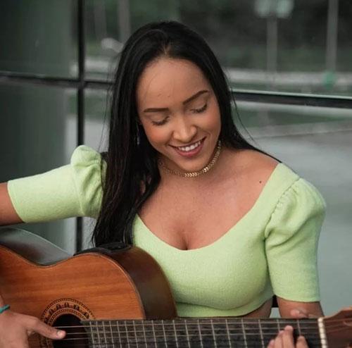 Cantora sertaneja morre após ser atingida por carro desgovernado em Itabuna.