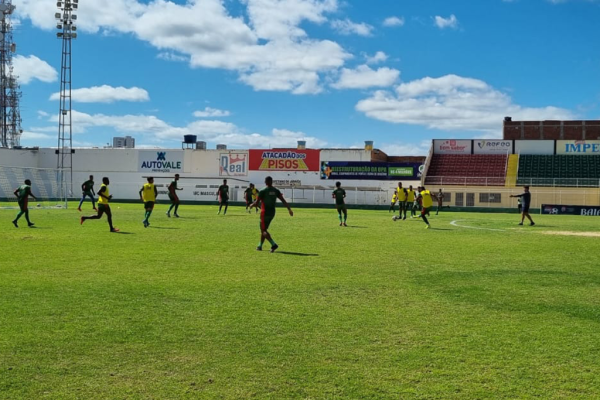 Flamengo de Guanambi perde para o Juazeiro por 2 a 1.