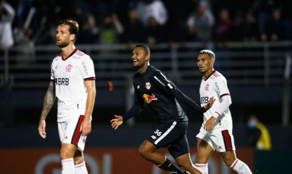 Flamengo perde para o Bragantino e vê crise aumentar.