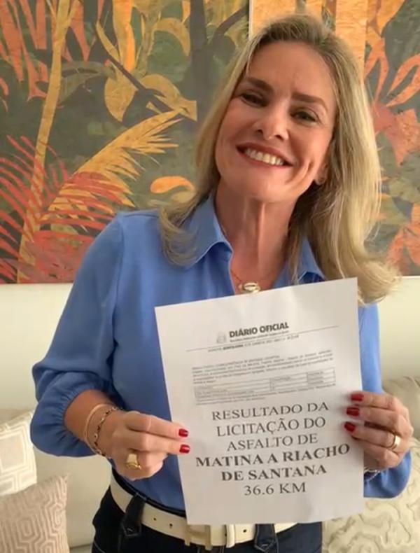 Ivana Bastos comemora resultado da licitação do asfalto de Matina a Riacho de Santana.
