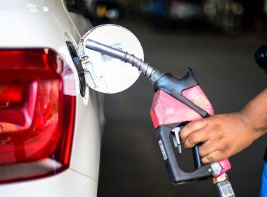 Gasolina terá queda de R$ 1,55 por litro com cortes de impostos, diz governo.