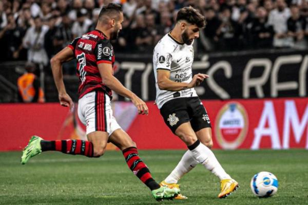 Libertadores: Fla bate Corinthians com gols de Arrascaeta e Gabriel.
