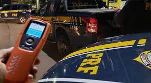 Motorista de carreta com placas de Guanambi foi preso por dirigir alcoolizado e em alta velocidade.