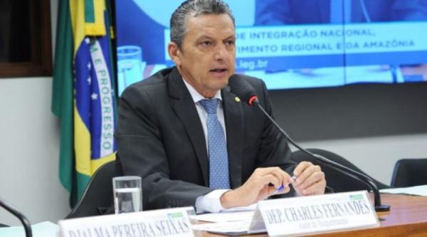 Projeto do Deputado Charles Fernandes pune desvio do auxílio emergencial.