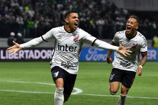 Libertadores: Athletico busca empate, elimina Palmeiras e vai à final.