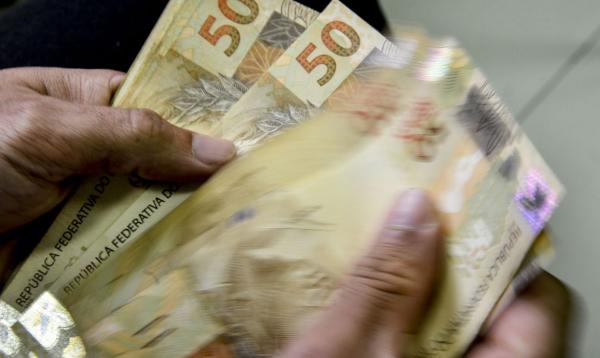 Salário mínimo de 2023 será de R$ 1.302; será o 4º ano seguido sem reajuste real.