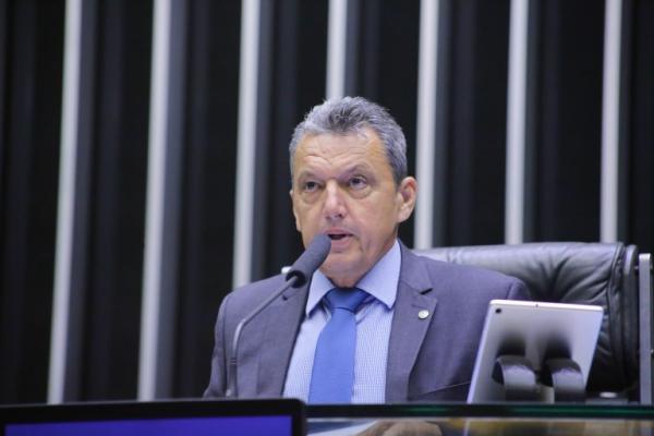 Deputado Charles Fernandes afirma apoio a PEC da Transição para assegurar o pagamento do Auxílio Brasil.