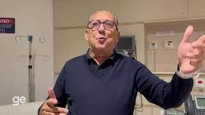Galvão Bueno tem alta médica após Covid e narrará estreia do Brasil na Copa do Mundo.
