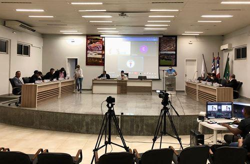 Câmara aprova Lei orçamentária anual e encerra período legislativo.