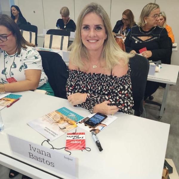 Ivana Bastos participa de curso de “Formação Política de Mulheres Líderes”.