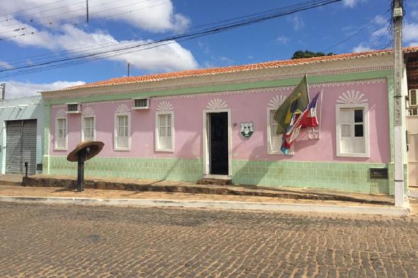 Lagoa Real: Homem é preso acusado de estuprar filha de vereador.