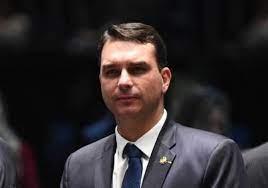 Flávio Bolsonaro ironiza liberação de recursos da Lei Rouanet: farra com dinheiro público.