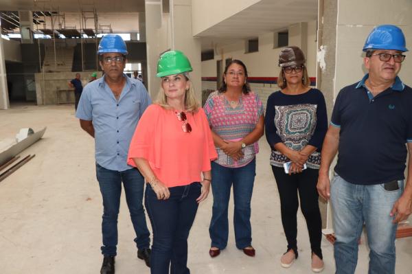 Ivana Bastos visita obras em Pindaí.