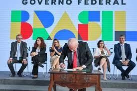 Lei que transforma agentes comunitários em profissionais de saúde é sancionada pelo presidente Lula.