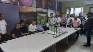 Prefeito Nilo Coelho apresenta Dr. Luia como novo secretário municipal de Saúde.