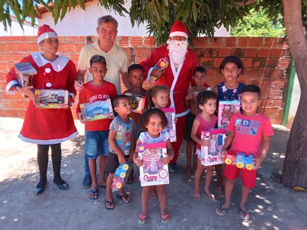 Prefeitura de Sebastião Laranjeiras faz distribuição de mais de 2 mil brinquedos.
