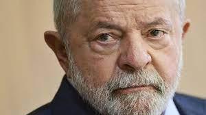 Após sentir fortes dores, presidente Lula faz exame de ressonância magnética no quadril.