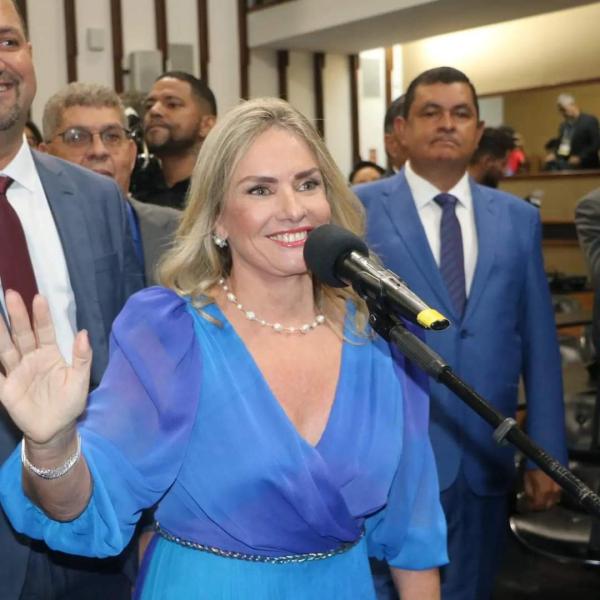 Deputada Ivana Bastos toma posse para o 4º mandato.