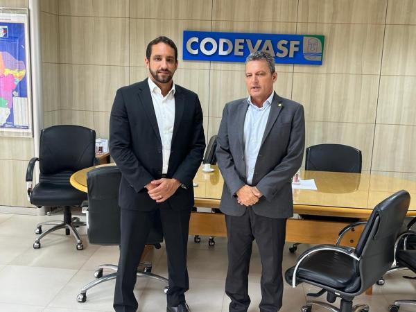Deputado Charles Fernandes discute e encaminha demandas da região e do estado em Brasília.