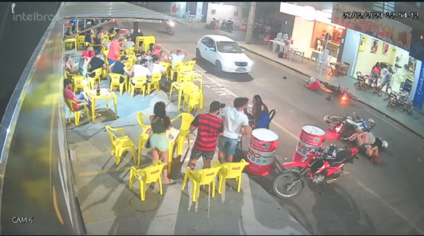 Motociclista trafega na contramão provocar acidente em Guanambi.