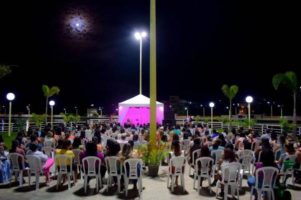 A Prefeitura de Candiba ofereceu uma noite especial às mulheres do município para comemorar o Dia Internacional da Mulher.