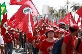MST ganha mais espaços no governo Lula.