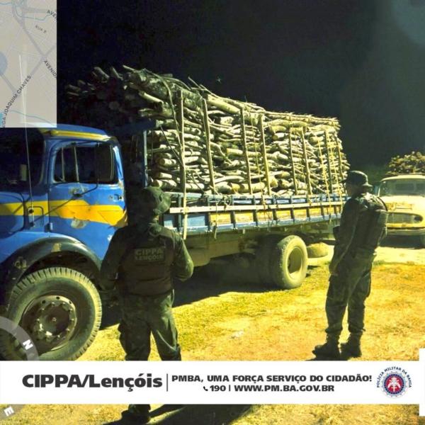 Polícia Ambiental apreende caminhões com madeira nativa ilegal em Guanambi.