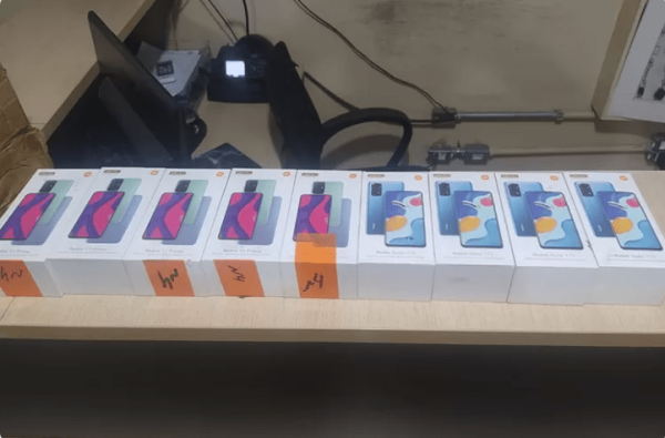Policia Rodoviária apreende diversos aparelhos de smartphones importados.