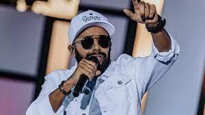 Vocalista da banda Unha Pintada é internado em UTI de hospital em Aracaju.