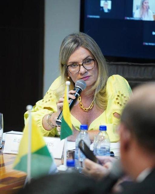Deputada Ivana Bastos propõe criação de aplicativo para conectar comunidade escolar às corporações de segurança.