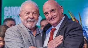 Diferente de 1º mandato, Lula não aguenta a pressão e demite ministro no 4º mês de governo.