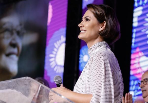 Michelle Bolsonaro receberá honraria máxima da Alba.