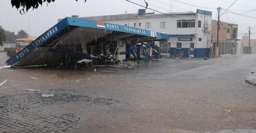 Temporal com vendaval e granizo causou prejuízos em cidade da Região de Guanambi.