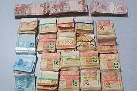 Polícia Militar prende foragido da justiça com mais de R$ 33 mil em Macaúbas.
