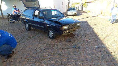 Guanambi: Colisão entre carros é registrada no bairro Vila Nova.
