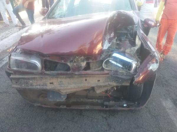 Motorista dirige na contramão e atropela motociclista em Guanambi.