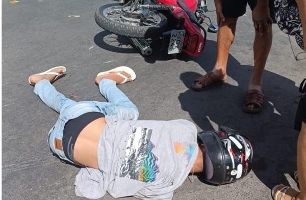 Motociclista fica ferido após empinar moto em Guanambi.