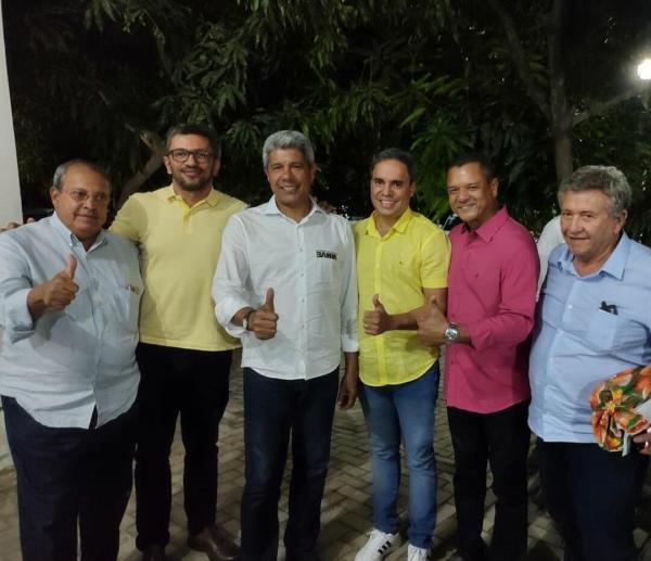 Prefeito Reinalldo Góes fortalece parcerias e encaminha demandas durante visita do governador Jerônimo Rodrigues em Carinhanha.